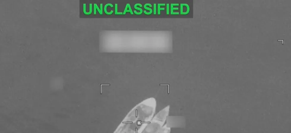 Estados Unidos ataca objetivos militares iraníes para debilitar su amenaza en el estrecho de Ormuz