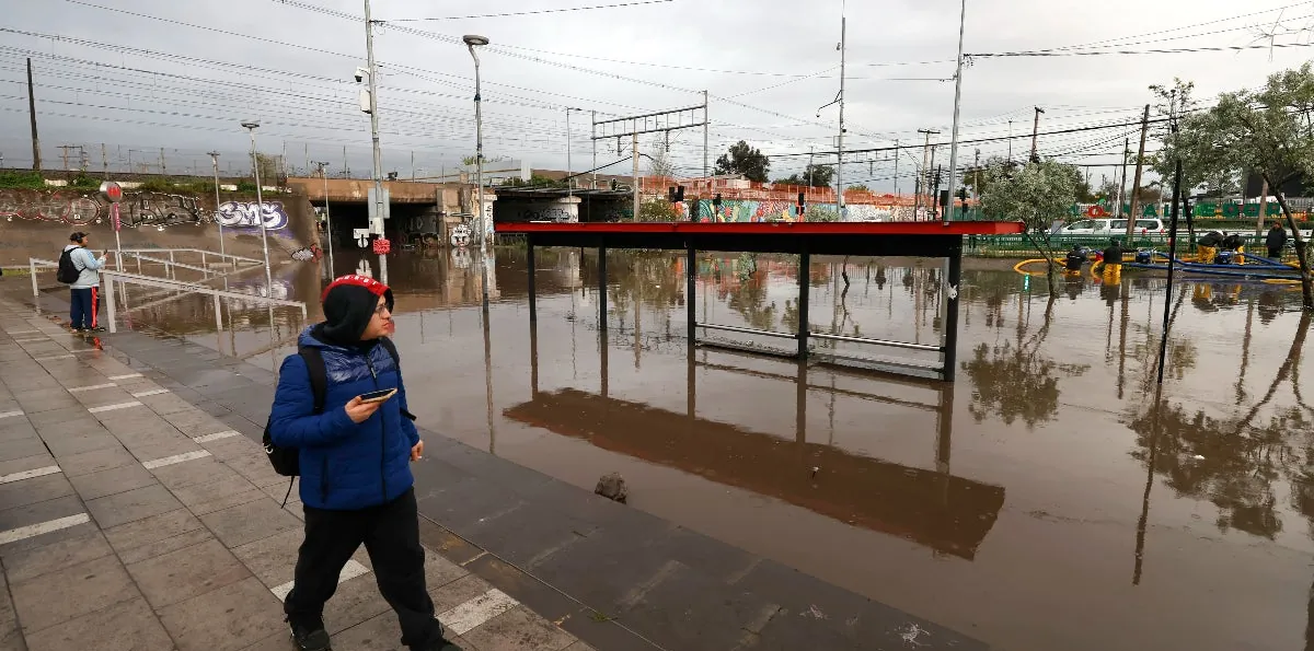 Chile: Santiago cancela alerta roja por lluvias, pero persiste riesgo de deslizamientos