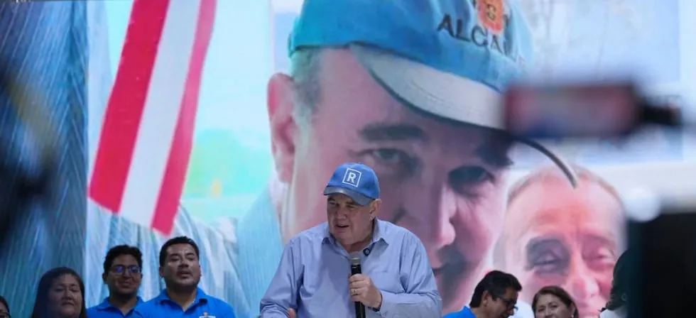 JNE deja sin efecto la credencial de Rafael López Aliaga y convoca a Absalón Vásquez