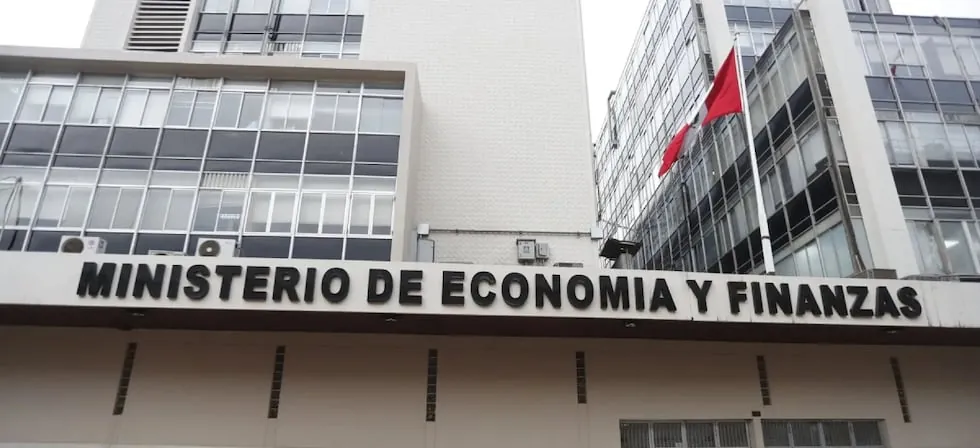 MEF: alza de pensiones a maestros jubilados afectaría la estabilidad macroeconómica