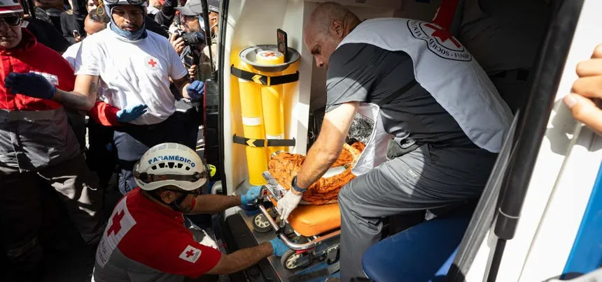 Milagro en La Guaira: quién es y cómo logró sobrevivir el vigilante que permaneció 8 días bajo escombros en Venezuela