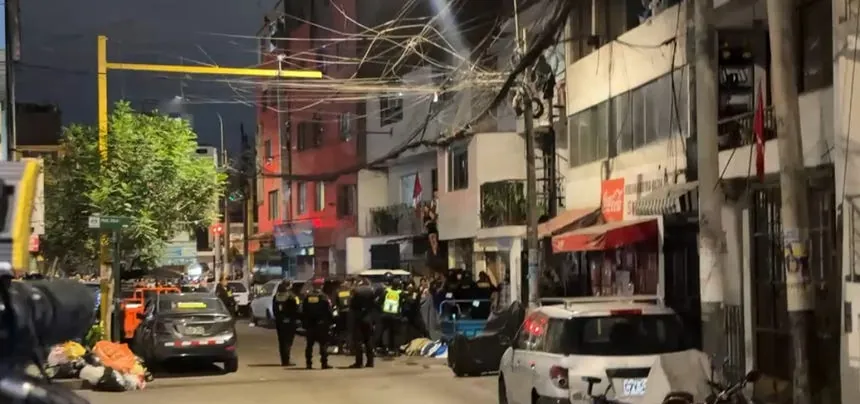 Surquillo: tres hombres murieron en ataque a balazos frente a su barbería en la calle Salvador Allende