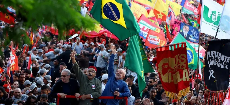 Lula ataca a Flávio Bolsonaro con un discurso contra la influencia de Estados Unidos en Brasil